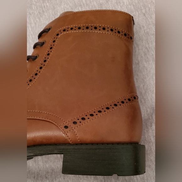 Unlisted by Kenneth Cole men's Wingtip Brogue Boots. New In Box - Picture 8 of 13